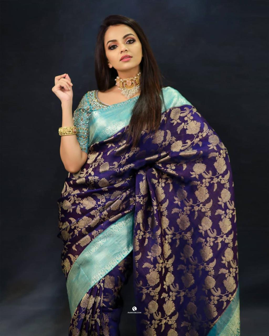 Trendy Blue Soft Silk Saree With Smart Blouse Piece