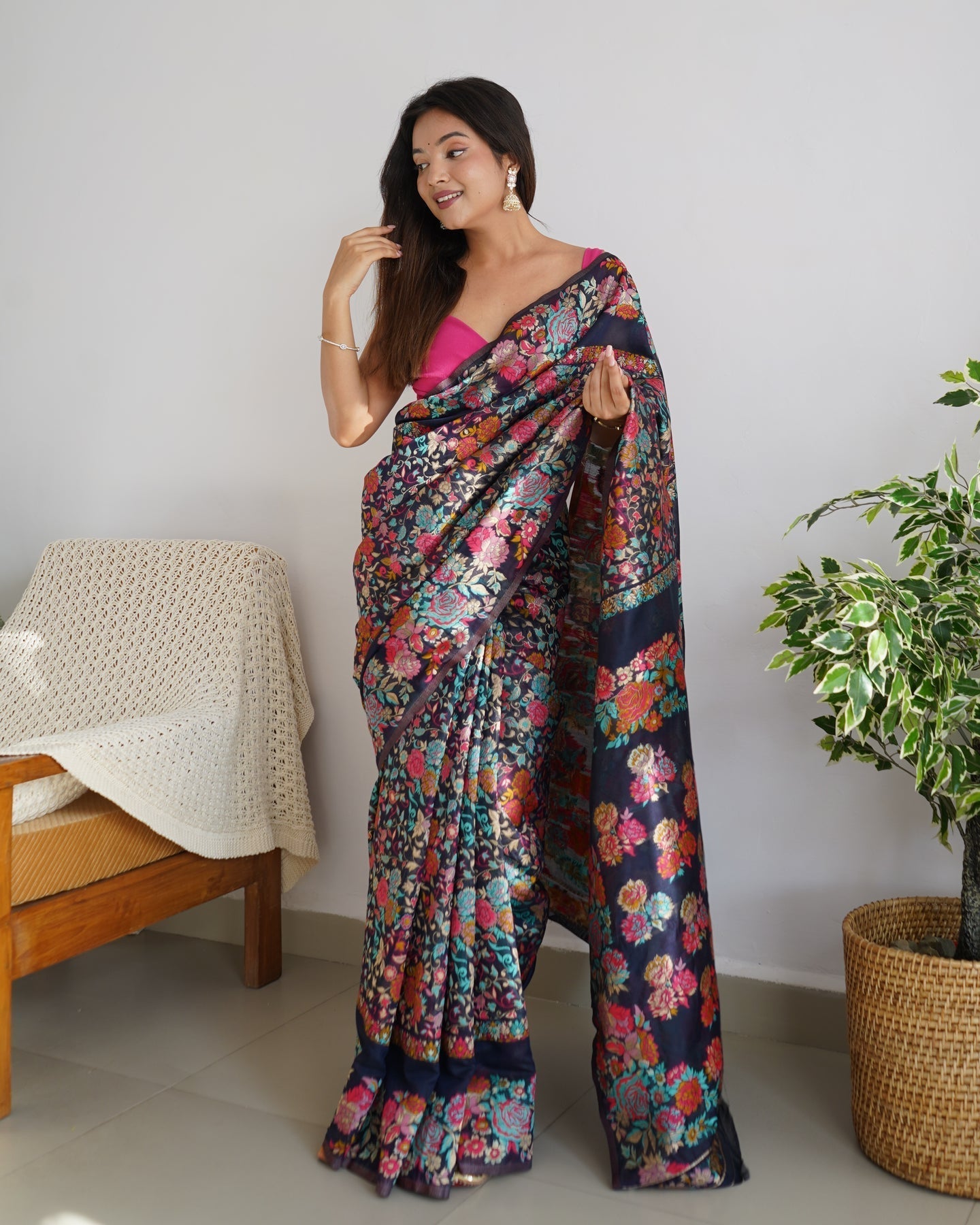 Sempiternal Black Pashmina saree With Amazing Blouse Piece