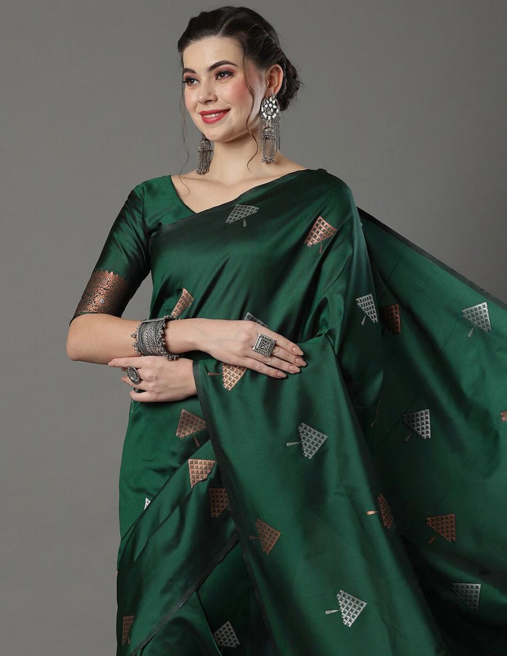 Splendorous Green Soft Silk Saree With Effervescent Blouse Piece