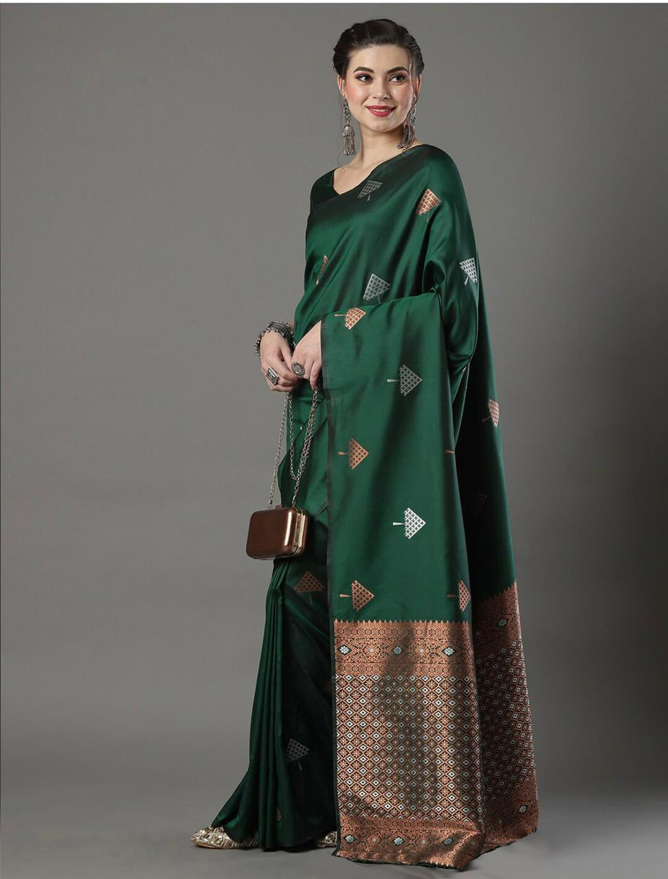 Splendorous Green Soft Silk Saree With Effervescent Blouse Piece