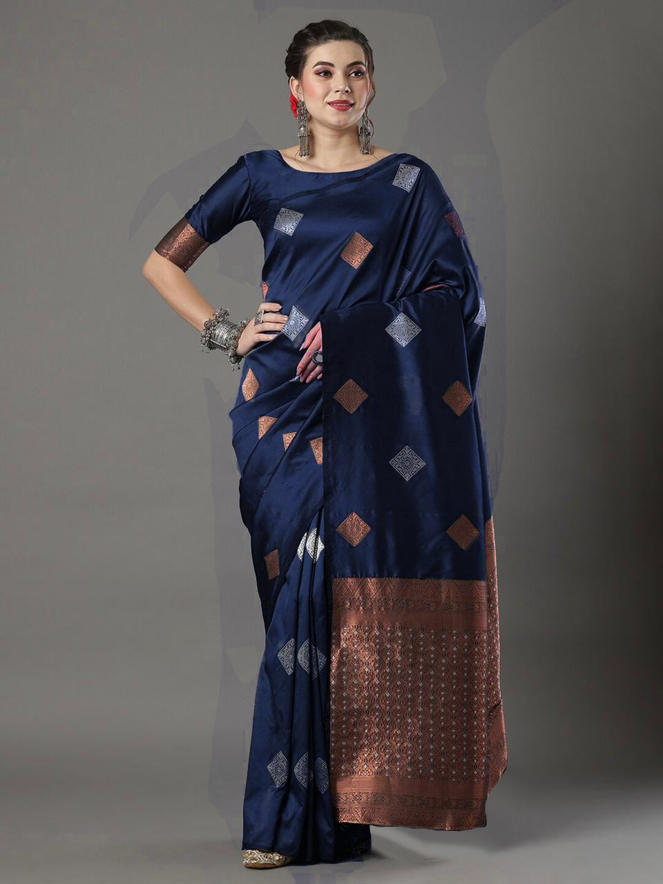 Fantabulous Navy Blue Soft Silk Saree With Evanescent Blouse Piece