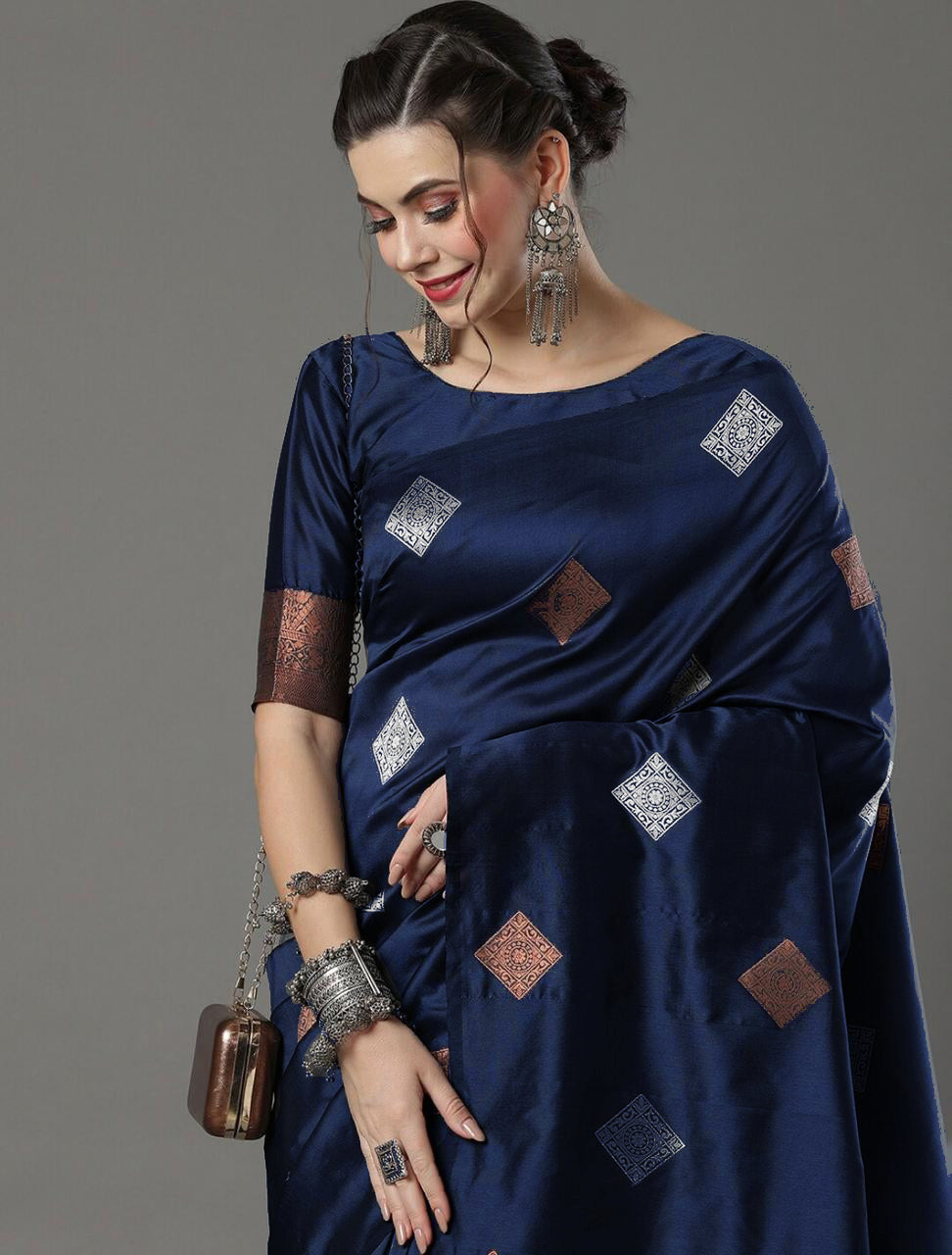 Fantabulous Navy Blue Soft Silk Saree With Evanescent Blouse Piece