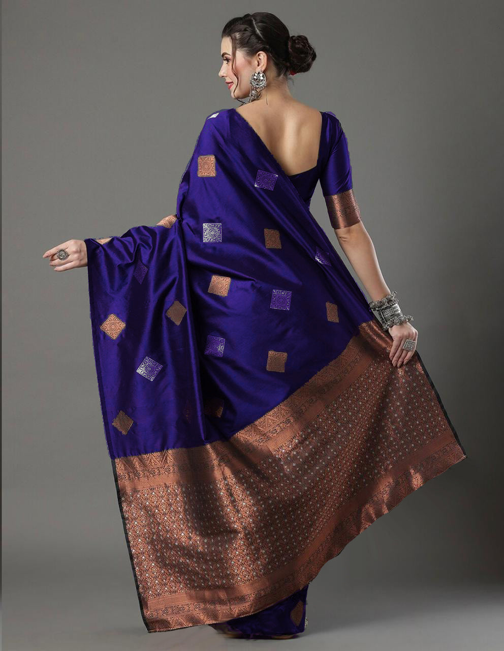 Luxuriant Royal Blue Soft Silk Saree With Excellent Blouse Piece