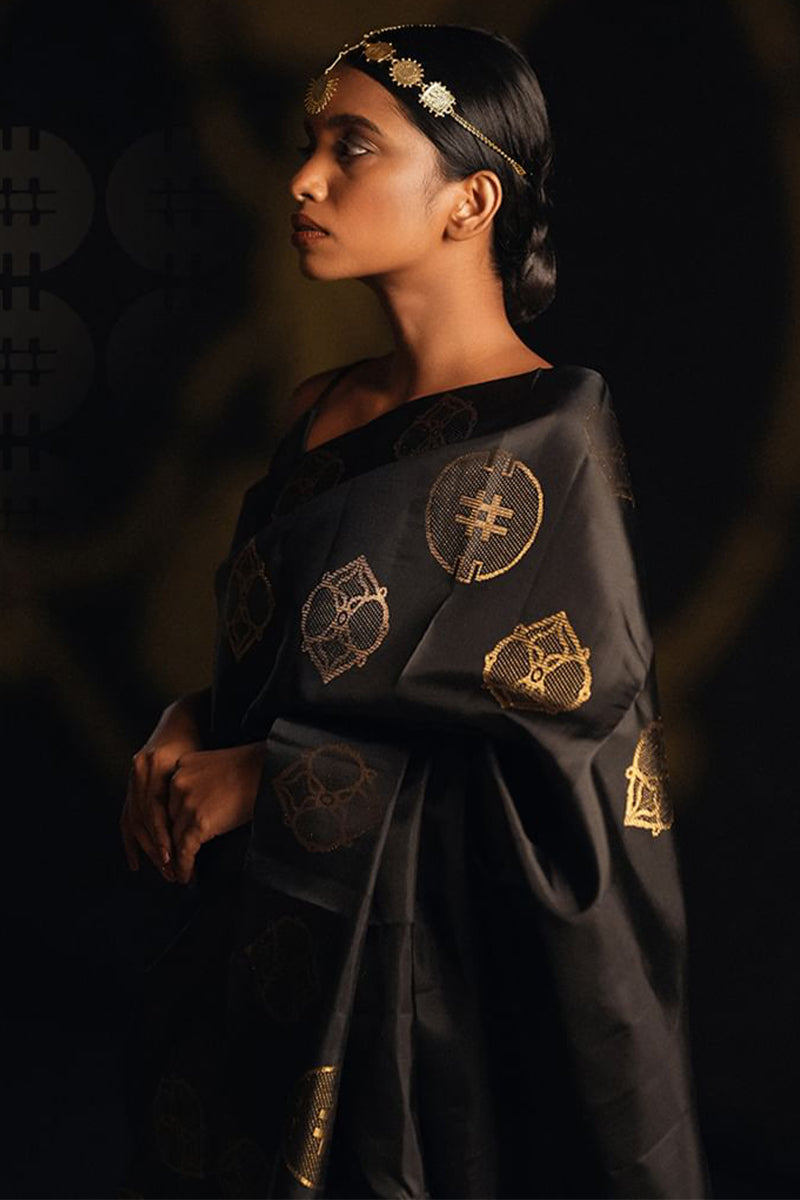 Blooming Black Soft Silk Saree With Amiable Blouse Piece