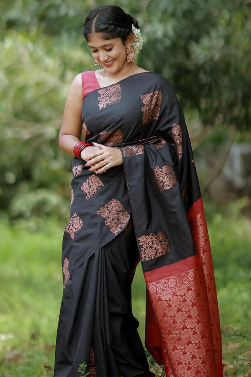 Trendy Black Soft Silk Saree With Stunning Blouse Piece