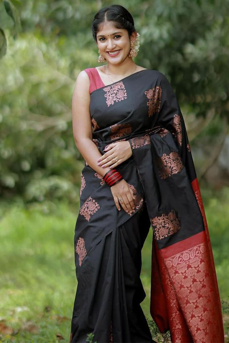 Trendy Black Soft Silk Saree With Stunning Blouse Piece