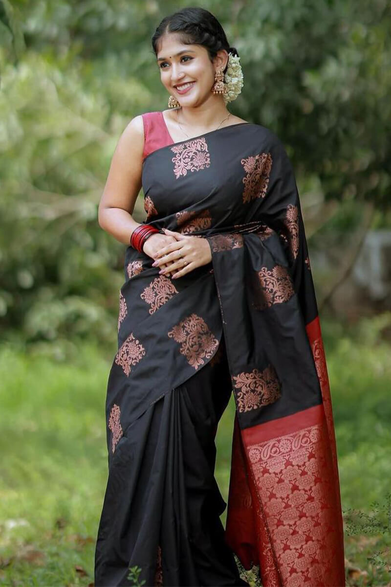 Trendy Black Soft Silk Saree With Stunning Blouse Piece