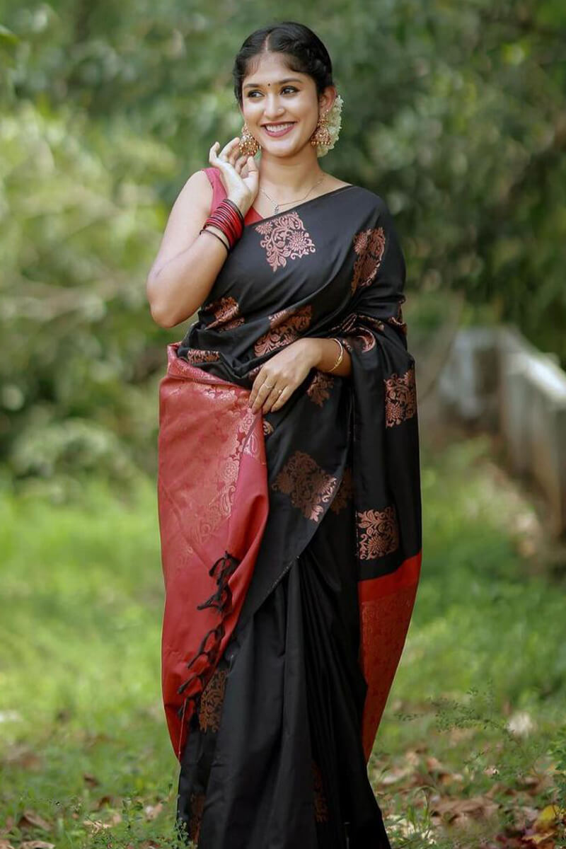 Trendy Black Soft Silk Saree With Stunning Blouse Piece