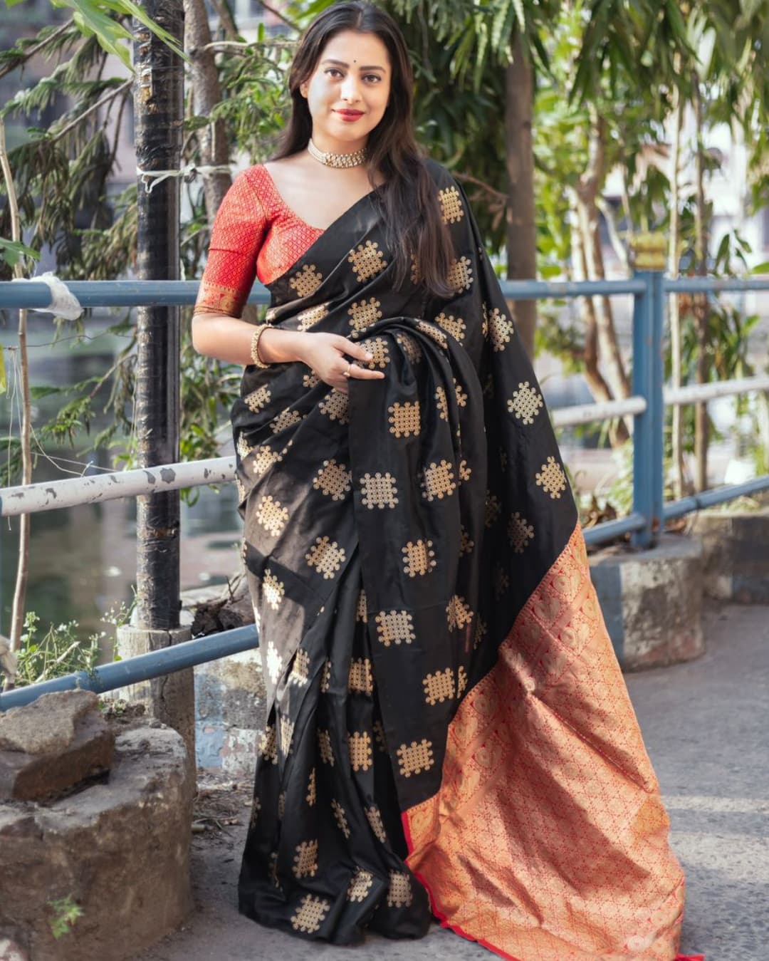 Nectarous Black Soft Silk Saree With Sonorous Blouse Piece