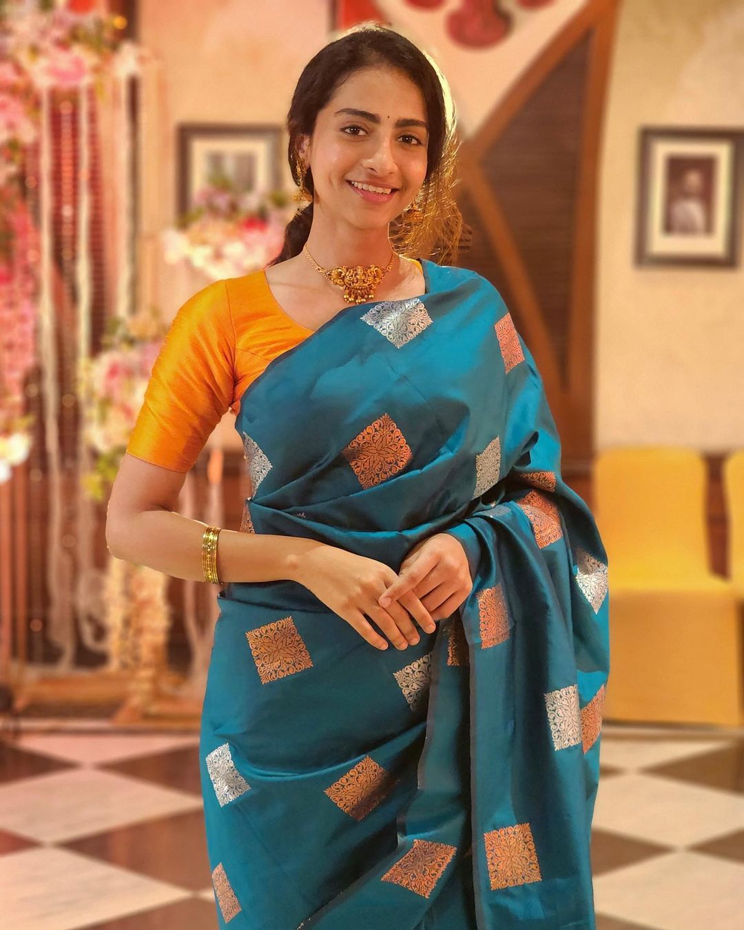 Unique Rama Soft Silk Saree With Smart Blouse Piece