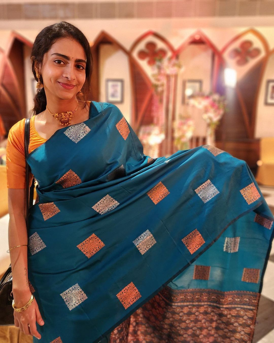 Unique Rama Soft Silk Saree With Smart Blouse Piece