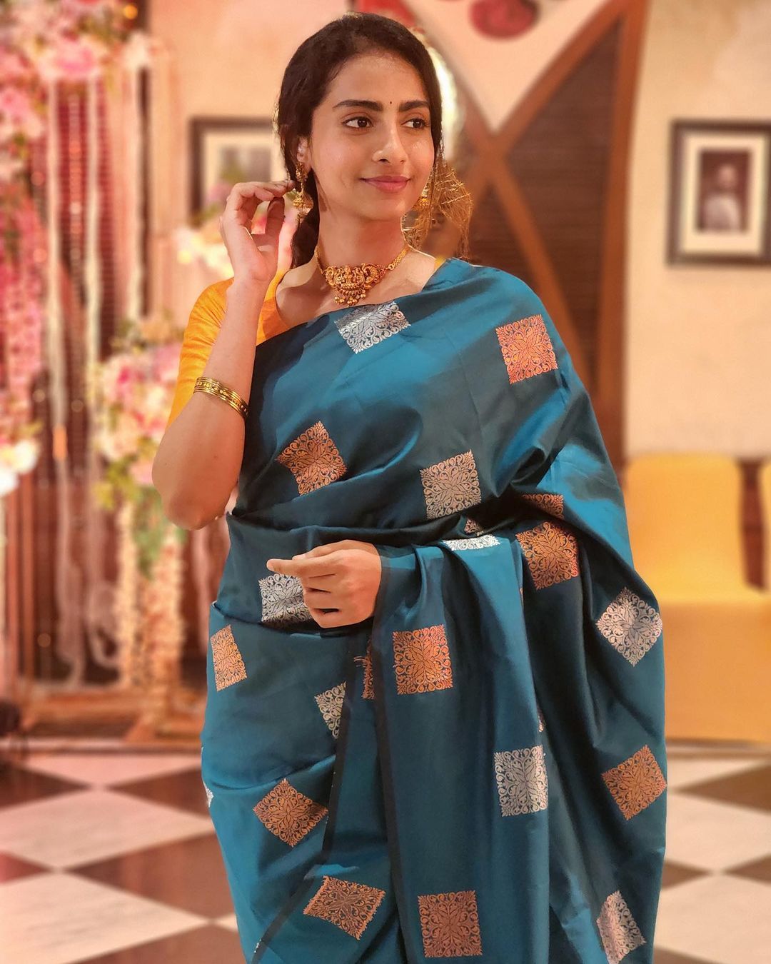 Unique Rama Soft Silk Saree With Smart Blouse Piece