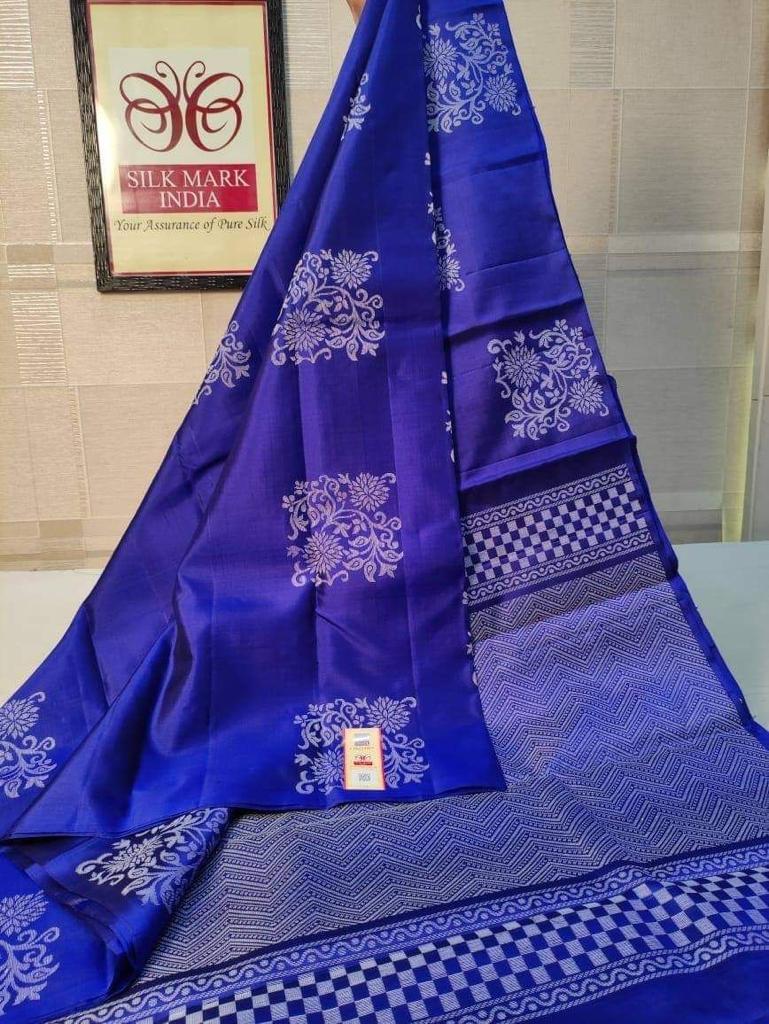 Vestigial Royal Blue Soft Silk Saree With Adoring Blouse Piece