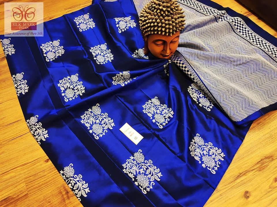 Vestigial Royal Blue Soft Silk Saree With Adoring Blouse Piece