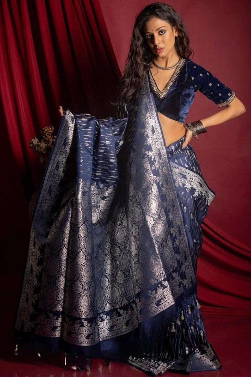 Enchanting Navy Blue Soft Silk Saree With Magnificat Blouse Piece
