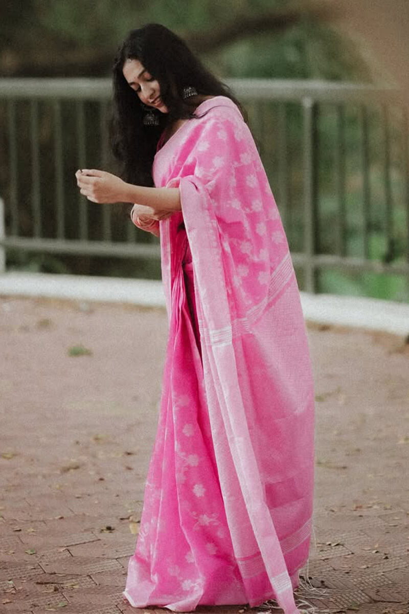 Demanding Pink Cotton Silk Saree With Sizzling Blouse Piece