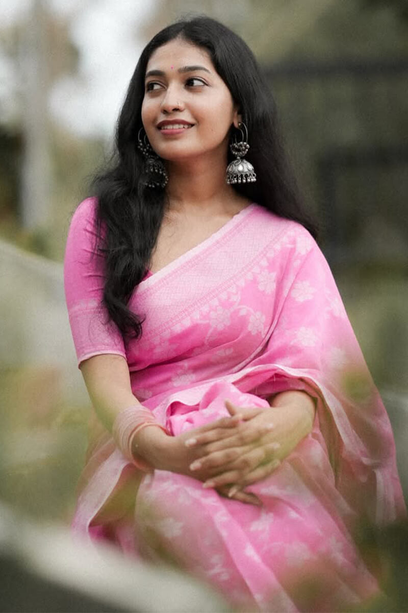 Demanding Pink Cotton Silk Saree With Sizzling Blouse Piece