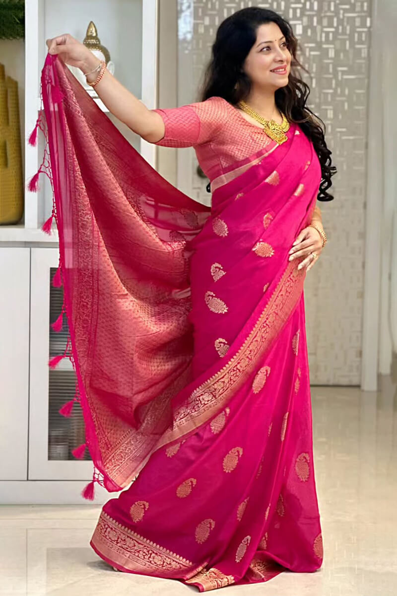 Beguiling Dark Pink Soft Silk Saree With Twirling Blouse Piece