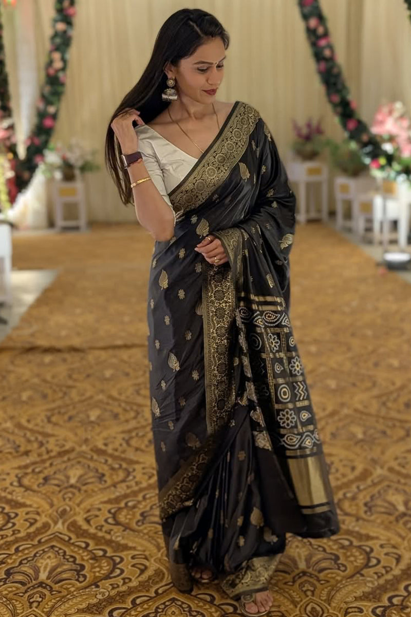 Confounding Black Soft Silk Saree With Tremendous Blouse Piece