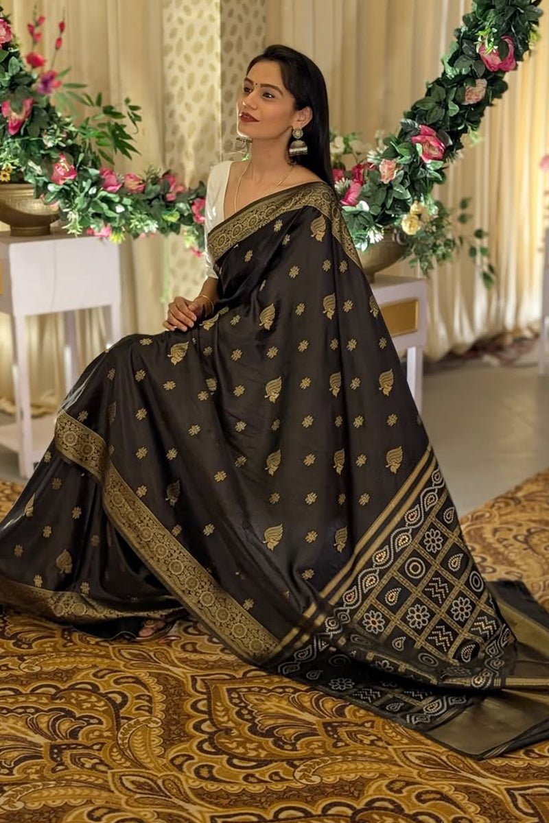 Confounding Black Soft Silk Saree With Tremendous Blouse Piece