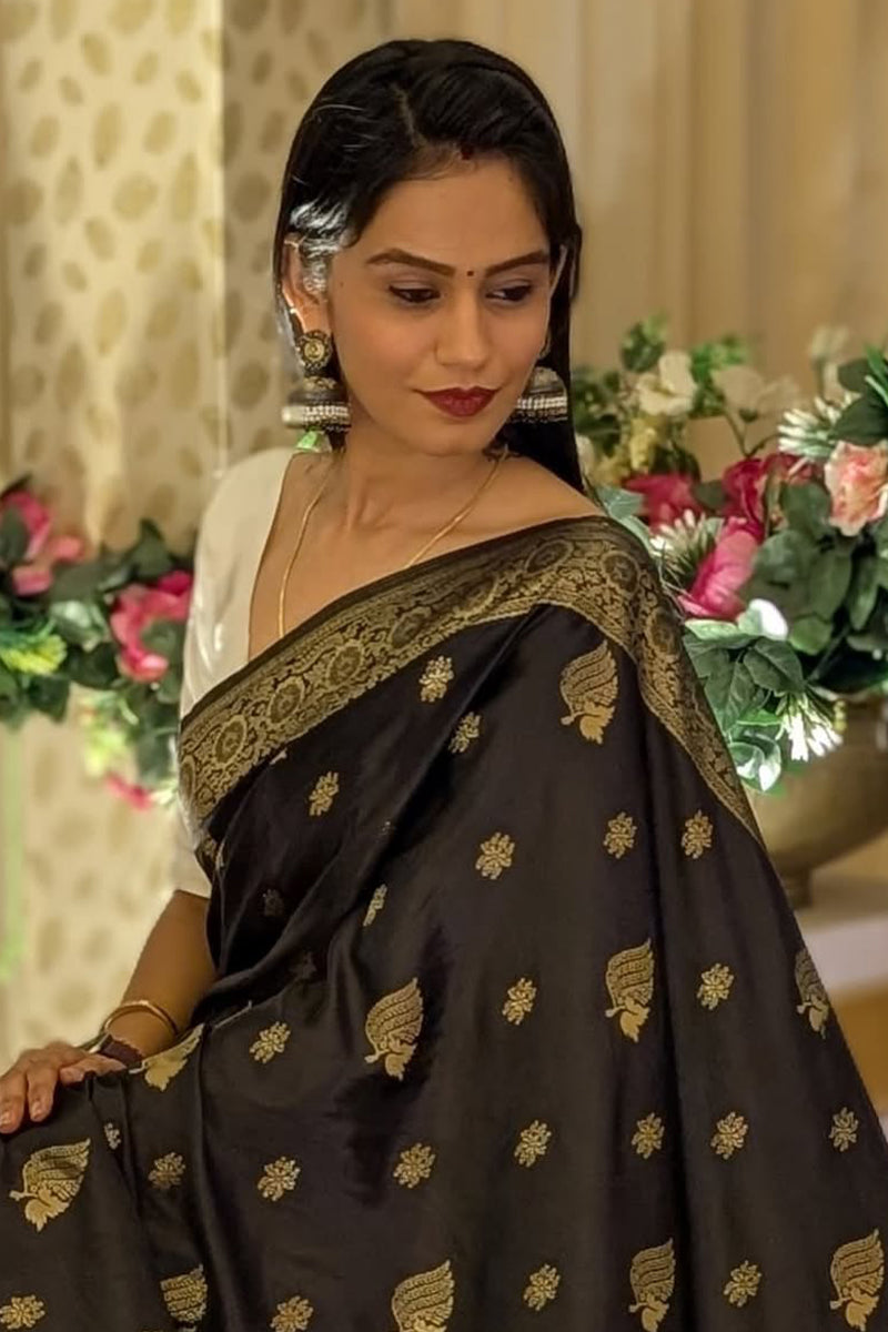 Confounding Black Soft Silk Saree With Tremendous Blouse Piece