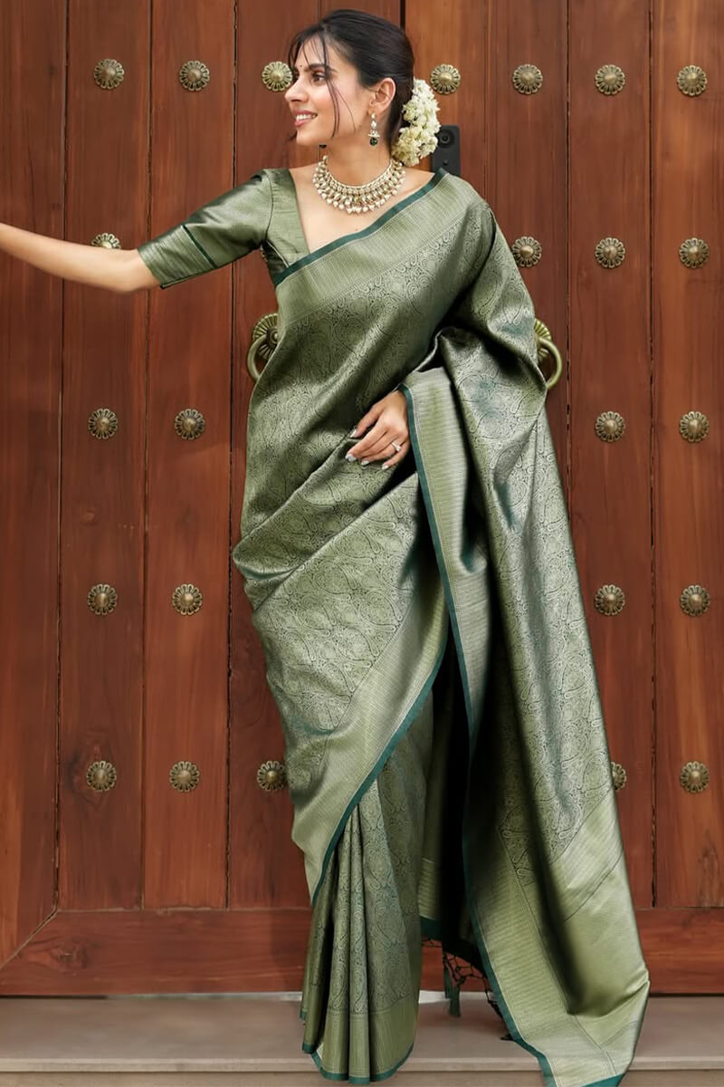 Ineffable Dark Green Soft Silk Saree With Pretty Blouse Piece