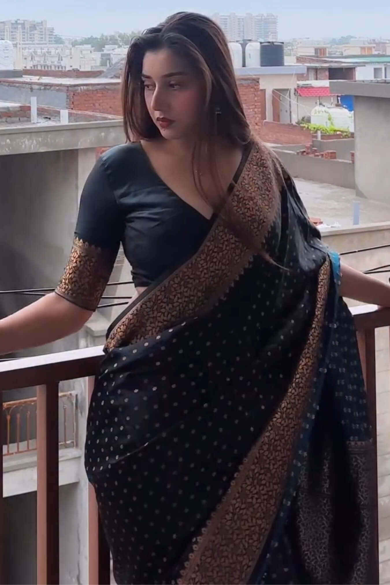 Redolent Black Soft Silk Saree With Delectable Blouse Piece – Arvisaa