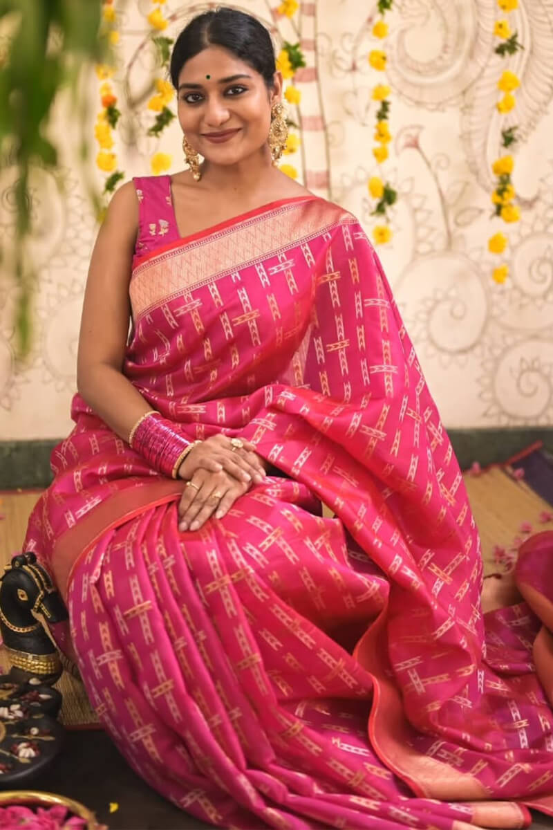 Dissemble Dark Pink Soft Silk Saree With Beautiful Blouse Piece