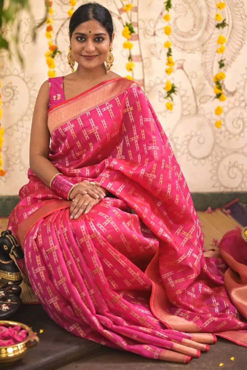 Dissemble Dark Pink Soft Silk Saree With Beautiful Blouse Piece