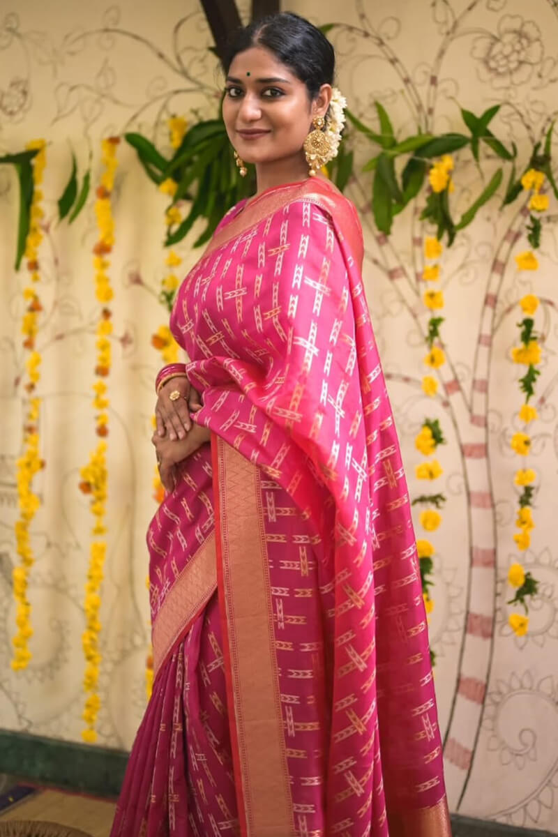 Dissemble Dark Pink Soft Silk Saree With Beautiful Blouse Piece