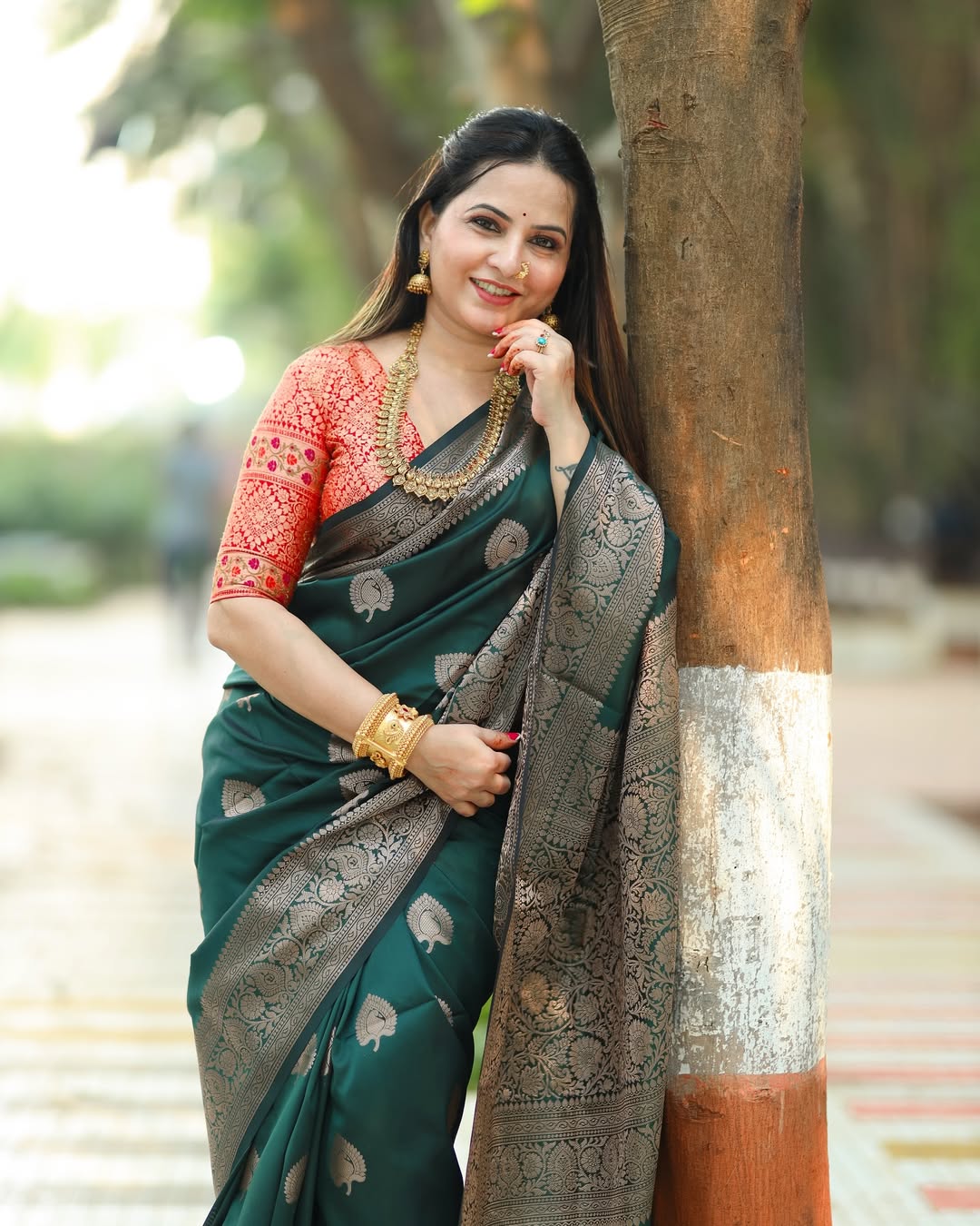 Whimsical Dark Green Soft Silk Saree With Impressive Blouse Piece