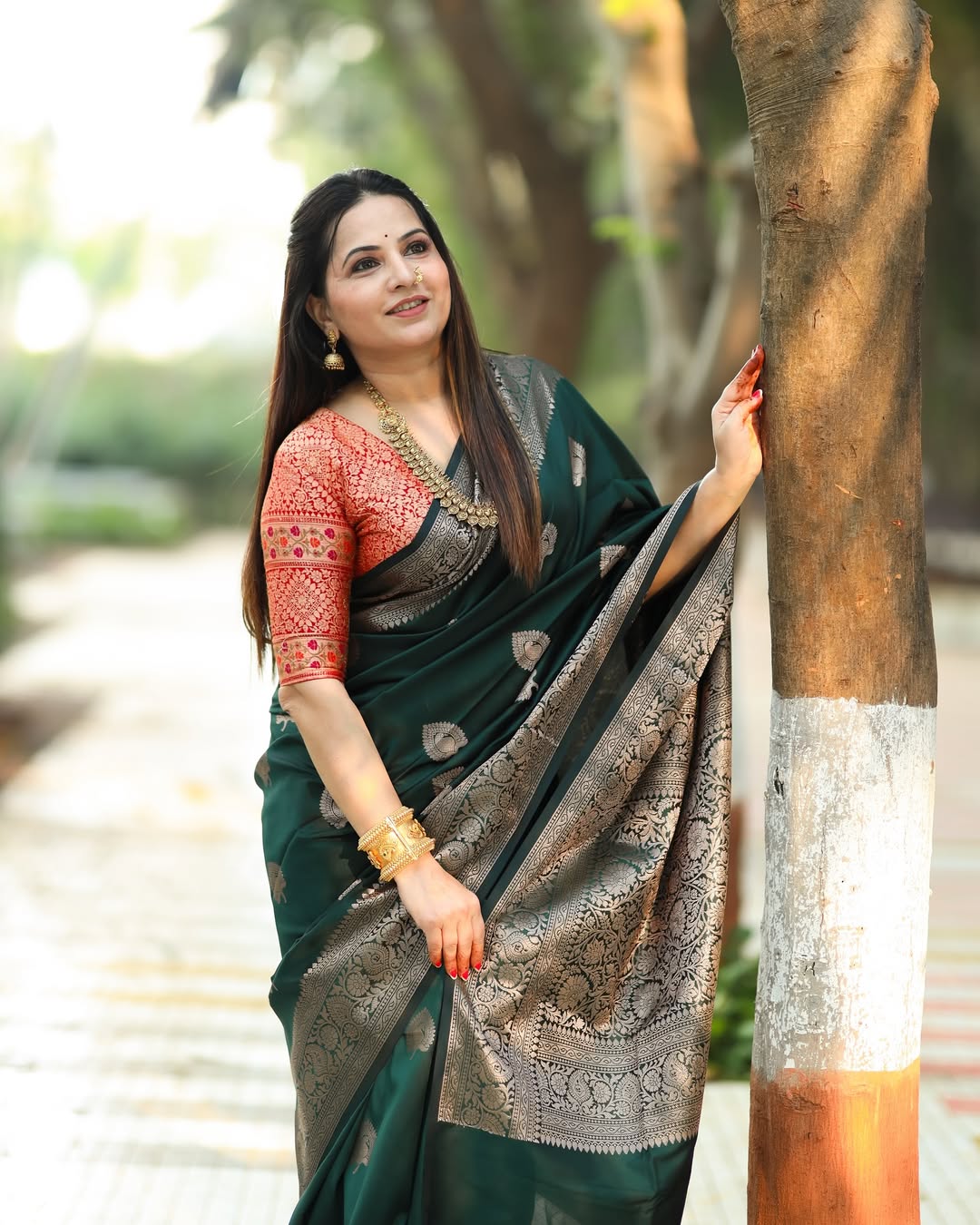 Whimsical Dark Green Soft Silk Saree With Impressive Blouse Piece