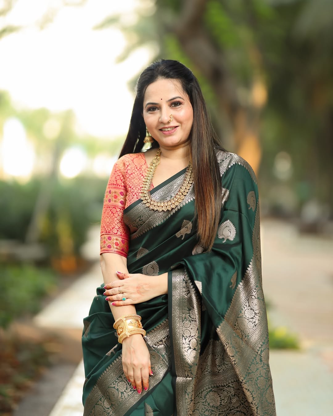 Whimsical Dark Green Soft Silk Saree With Impressive Blouse Piece