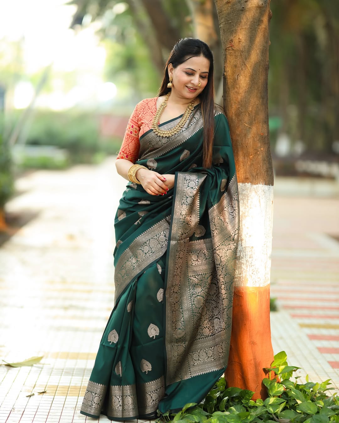 Whimsical Dark Green Soft Silk Saree With Impressive Blouse Piece
