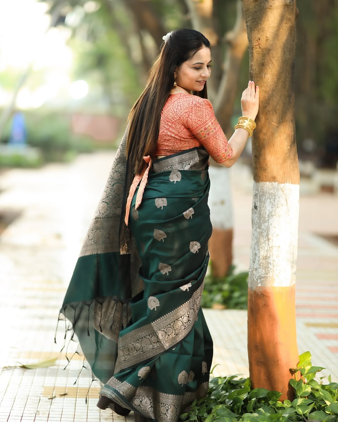 Whimsical Dark Green Soft Silk Saree With Impressive Blouse Piece