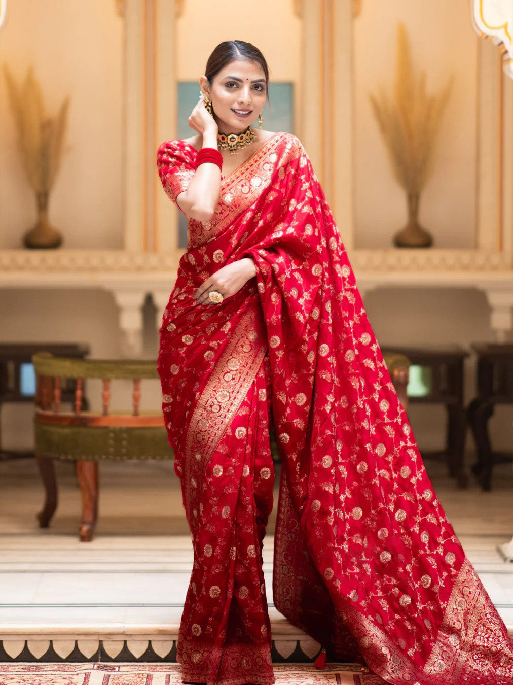 Winsome Red Soft Silk Saree With Engrossing Blouse Piece