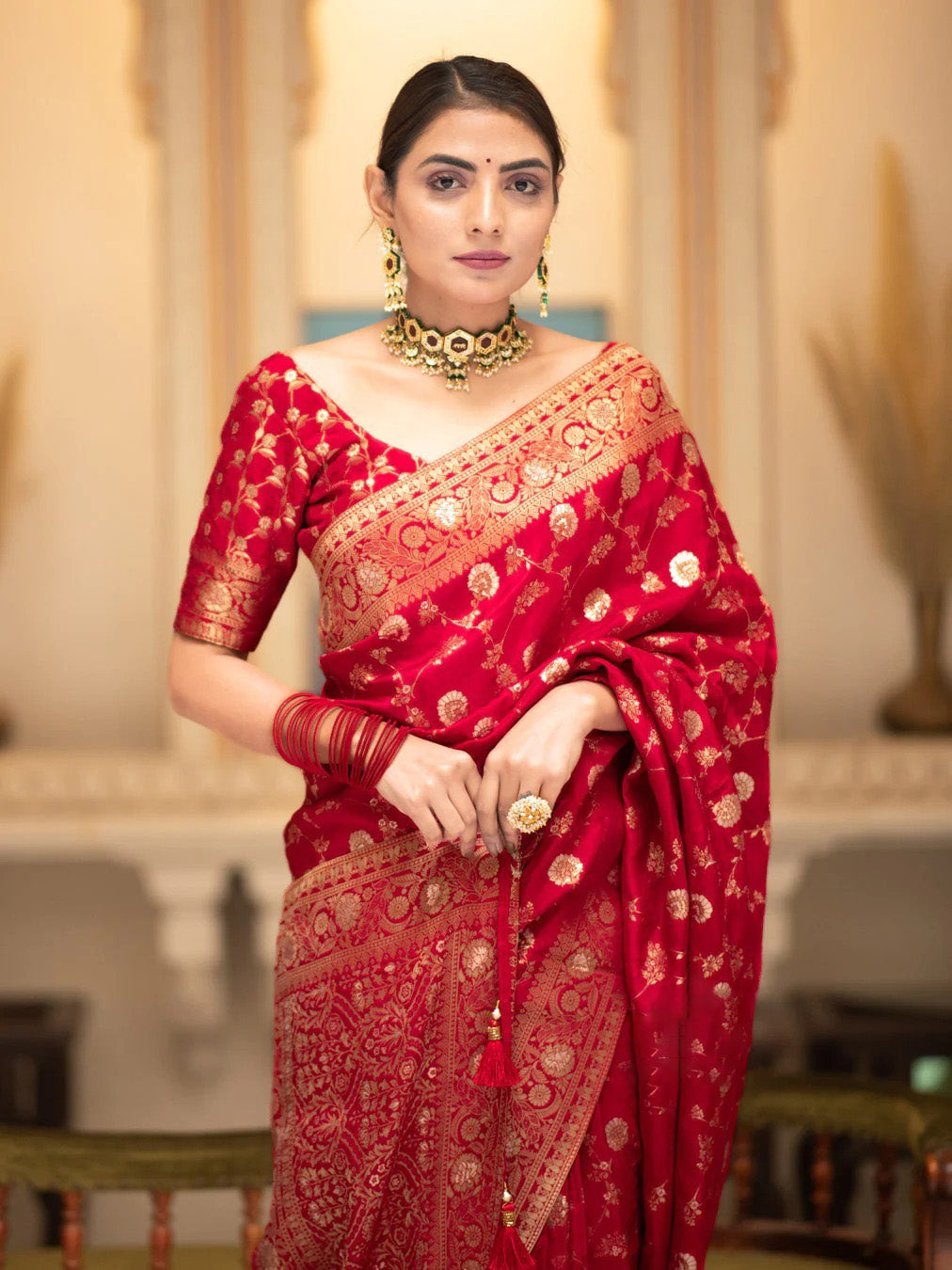 Winsome Red Soft Silk Saree With Engrossing Blouse Piece