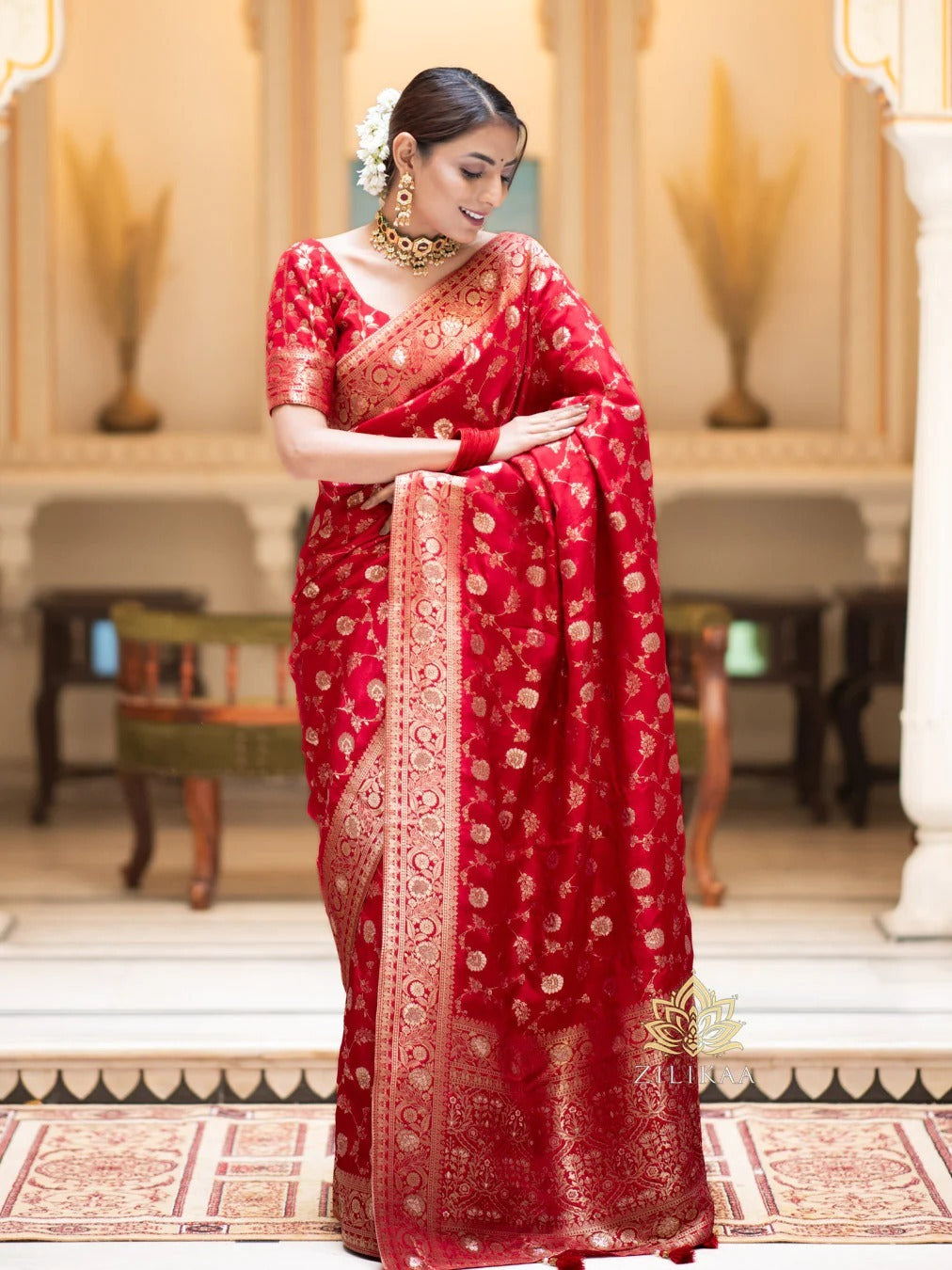 Winsome Red Soft Silk Saree With Engrossing Blouse Piece