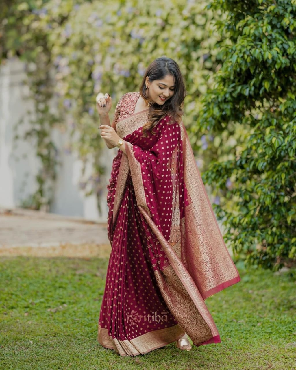 Lovely Maroon Soft Silk Saree With Alluring Blouse Piece