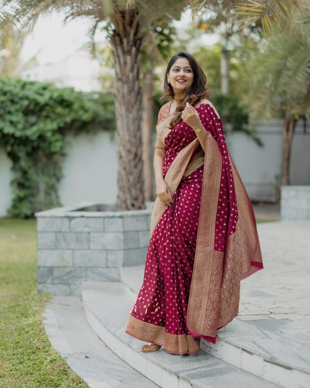Lovely Maroon Soft Silk Saree With Alluring Blouse Piece