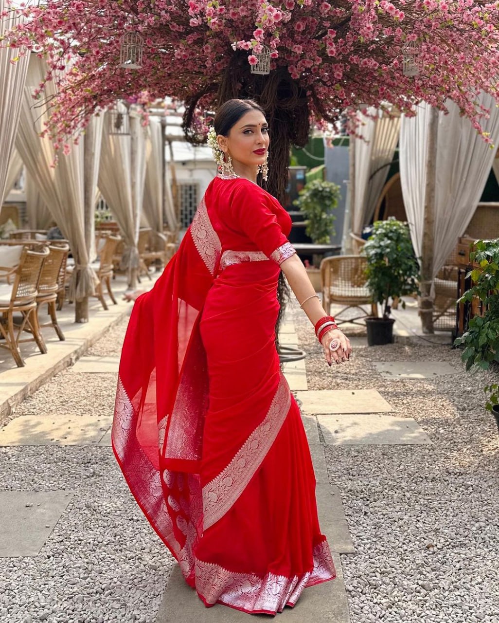Tantalizing Red Soft Silk Saree With Hypnotic Blouse Piece
