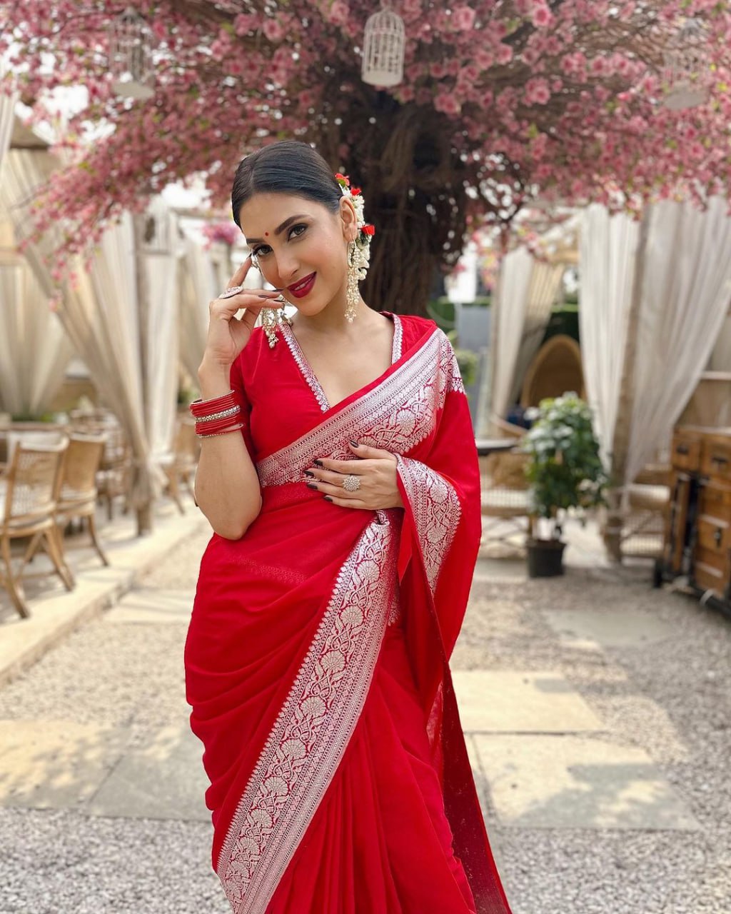Tantalizing Red Soft Silk Saree With Hypnotic Blouse Piece