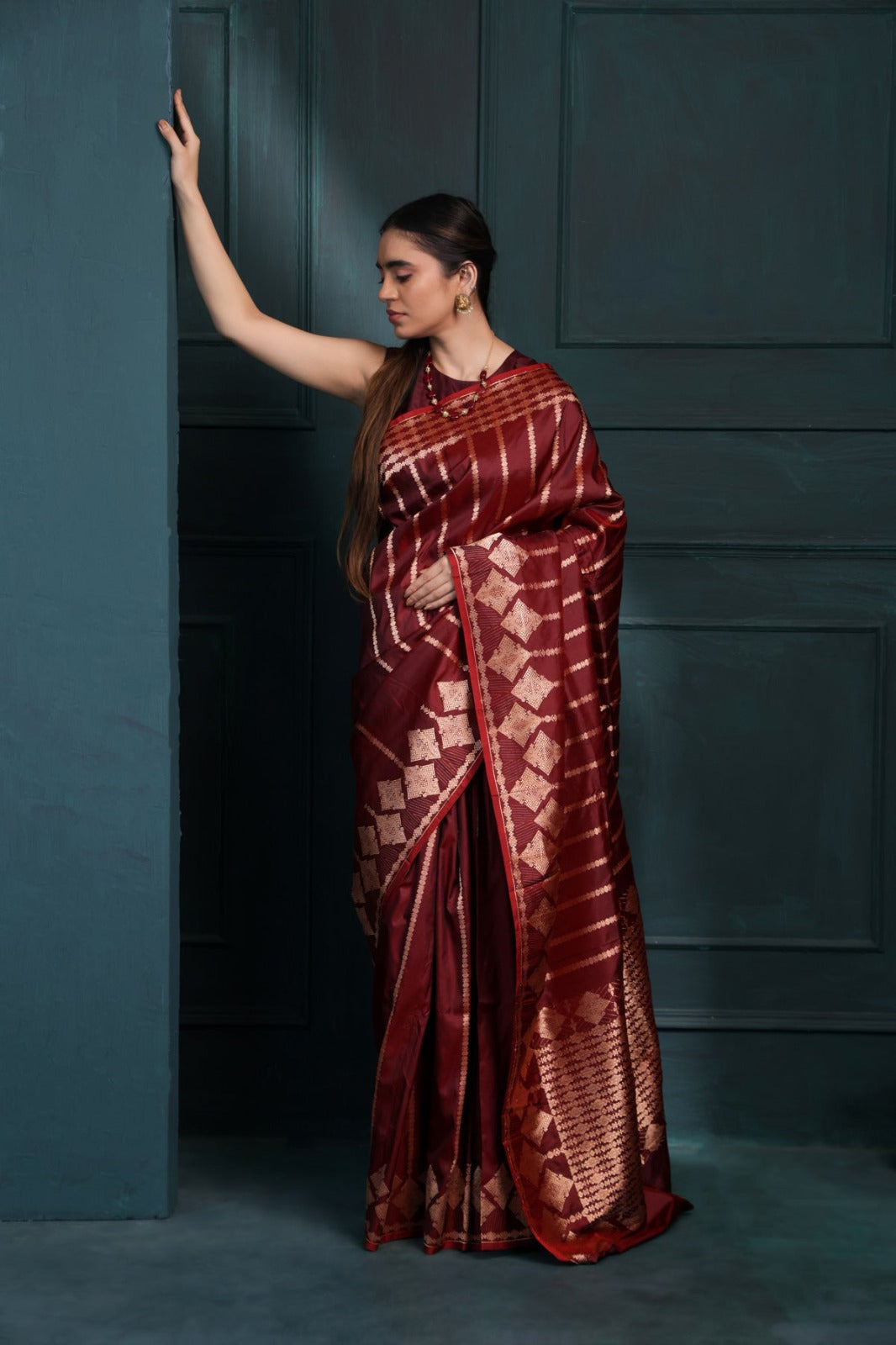 Fragrant Maroon Soft Silk Saree With Flattering Blouse Piece