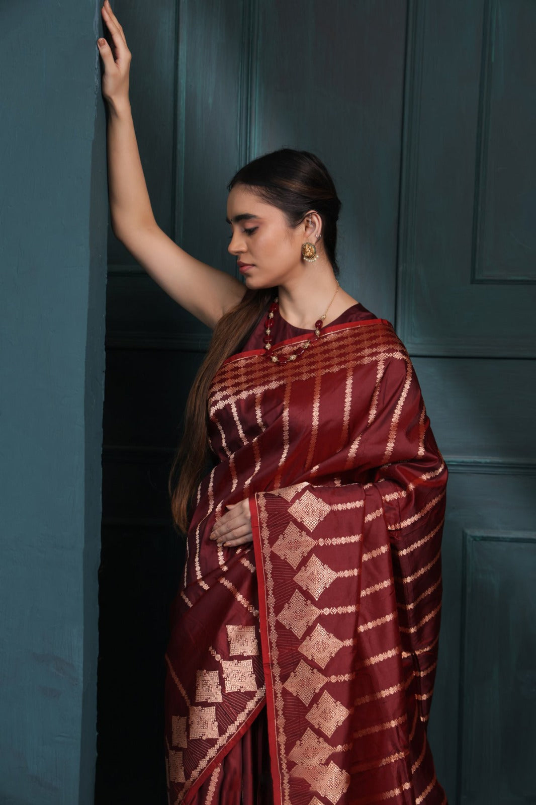 Fragrant Maroon Soft Silk Saree With Flattering Blouse Piece
