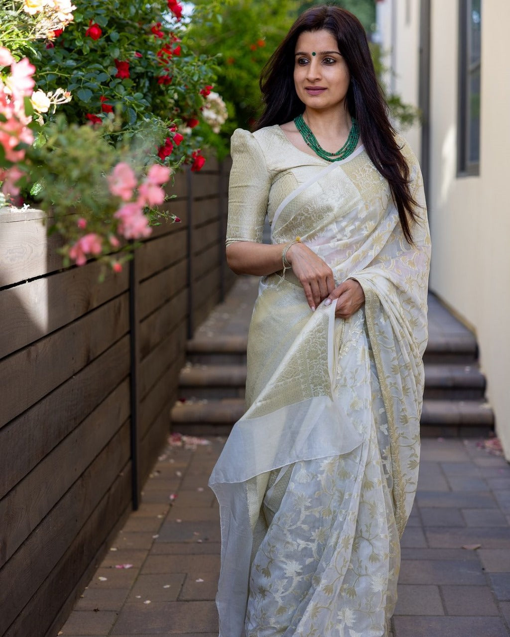 Pastel White Maheshawari Cotton Silk Saree