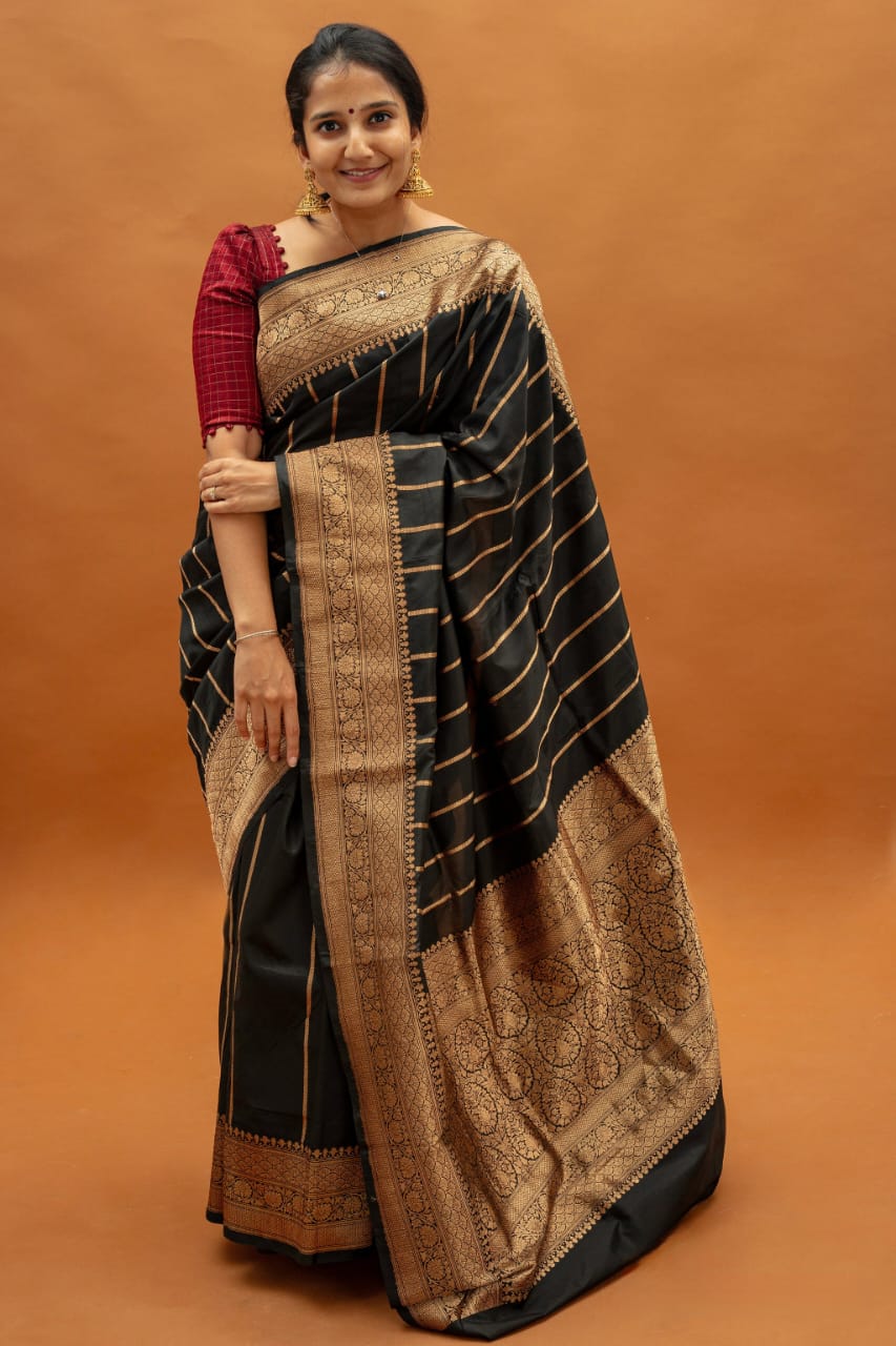 Elaborate Black Soft Silk Saree With Fantabulous Blouse Piece
