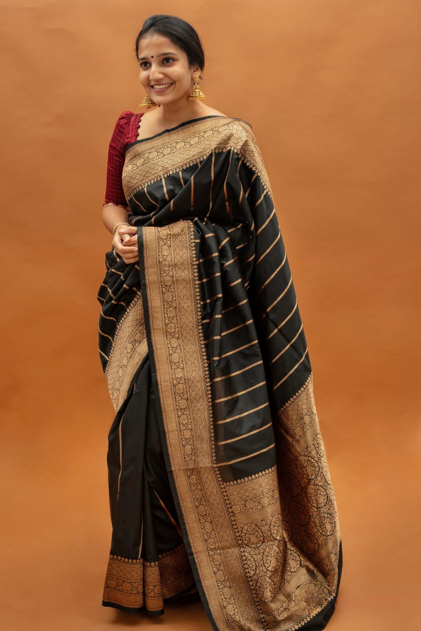 Elaborate Black Soft Silk Saree With Fantabulous Blouse Piece
