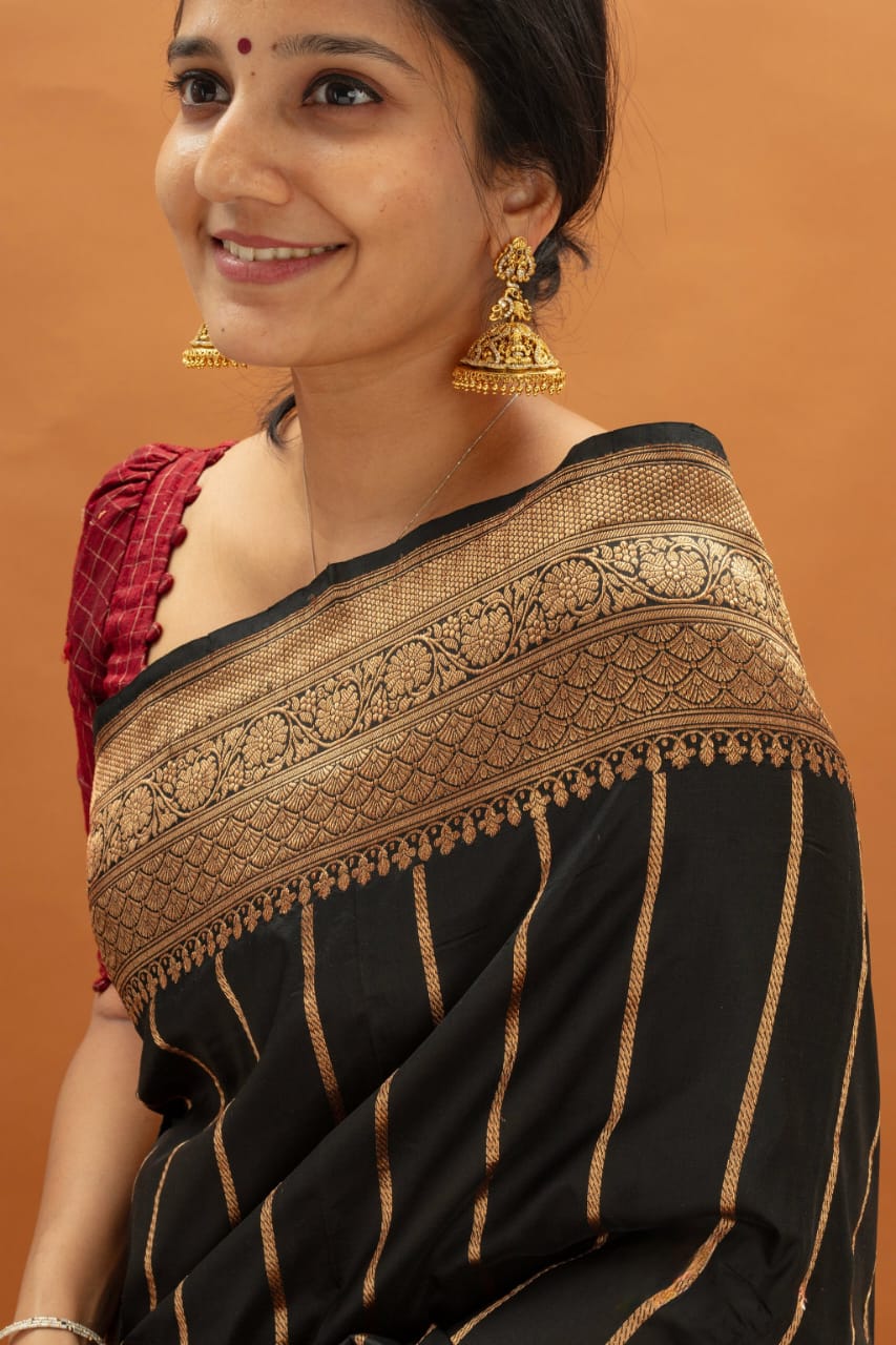 Elaborate Black Soft Silk Saree With Fantabulous Blouse Piece