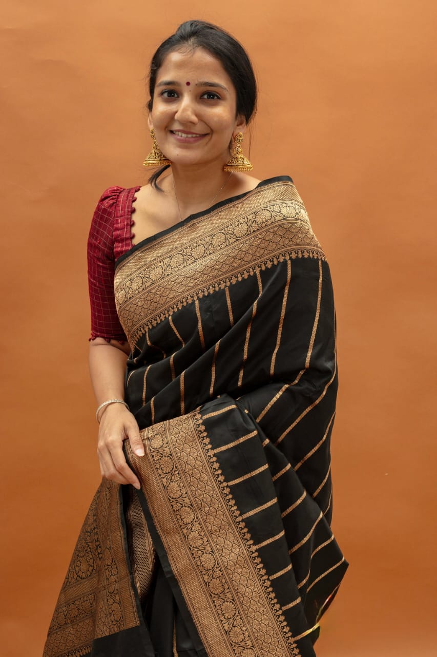 Elaborate Black Soft Silk Saree With Fantabulous Blouse Piece