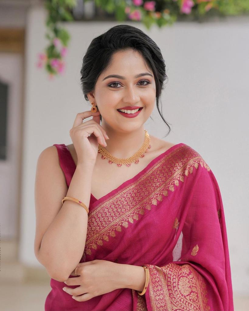 Propinquity Dark Pink Soft Silk Saree With Imaginative Blouse Piece